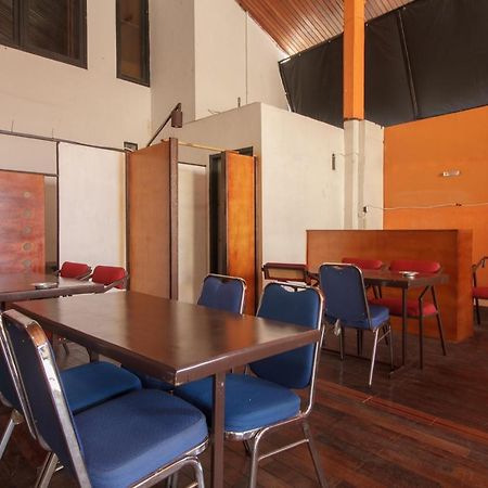 Hotel RedDoorz near Jalan Sudirman Padang Zewnętrze zdjęcie