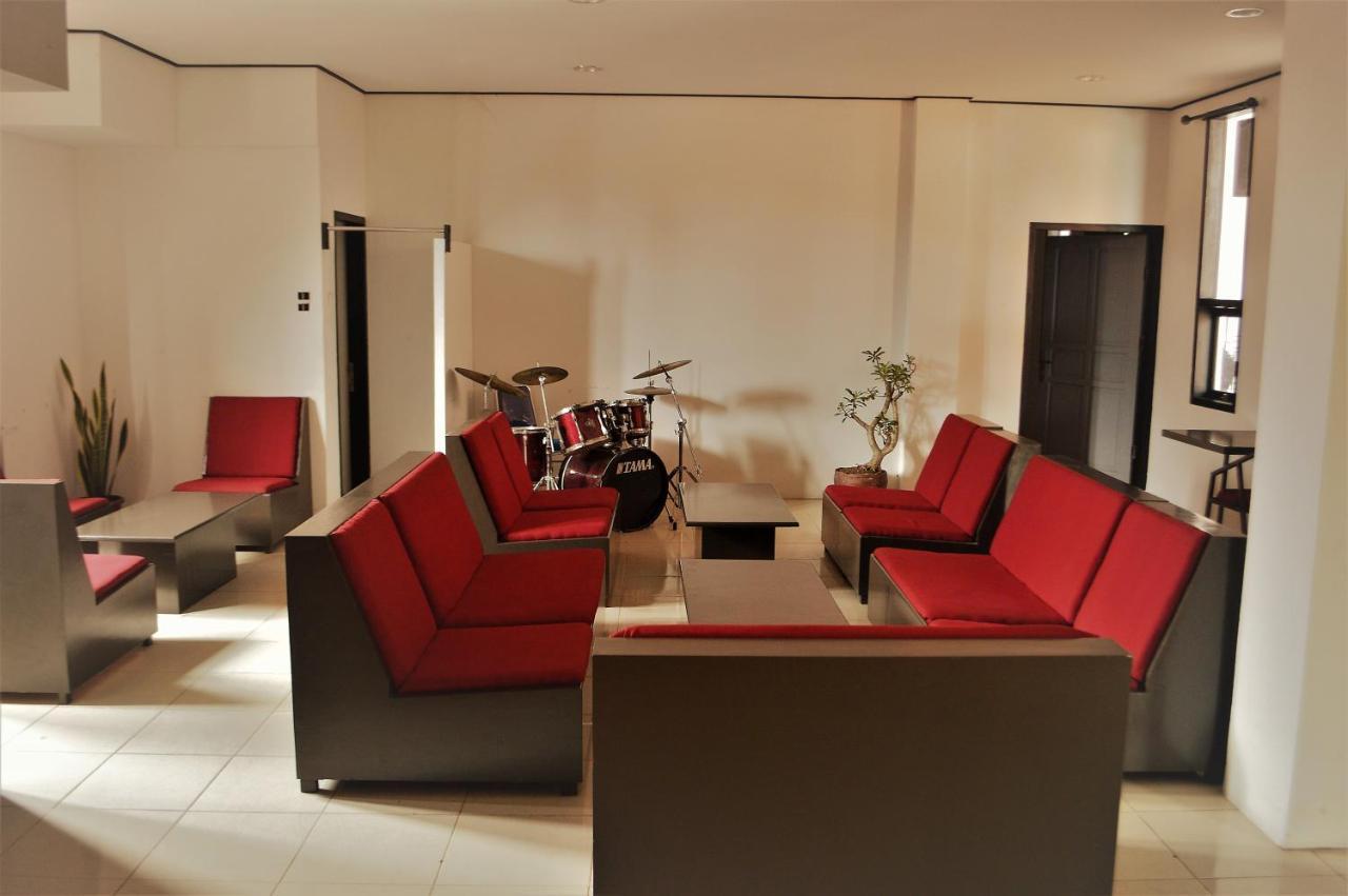 Hotel RedDoorz near Jalan Sudirman Padang Zewnętrze zdjęcie