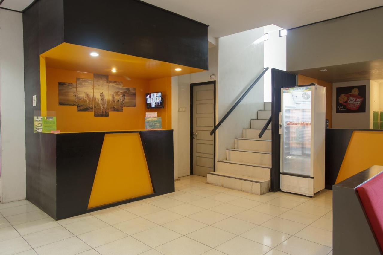 Hotel RedDoorz near Jalan Sudirman Padang Zewnętrze zdjęcie