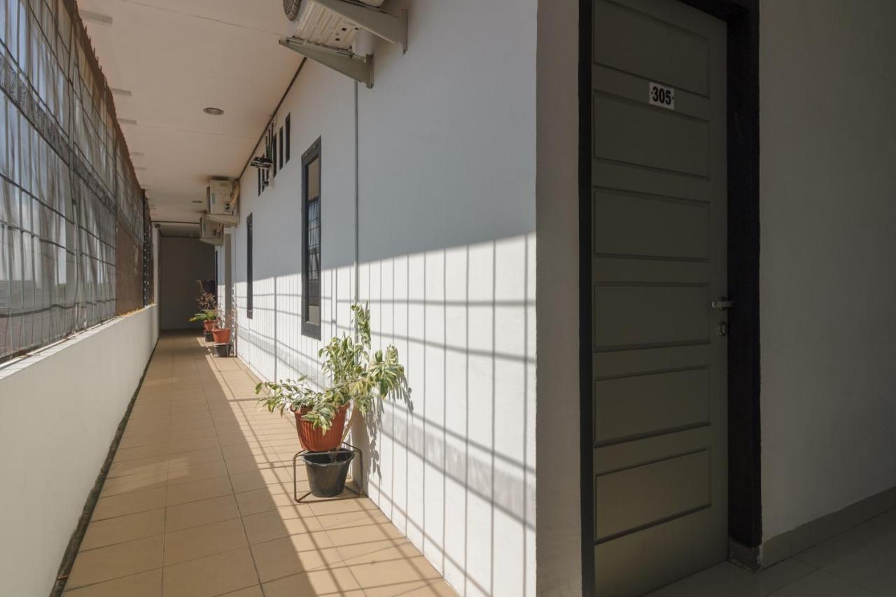 Hotel RedDoorz near Jalan Sudirman Padang Zewnętrze zdjęcie