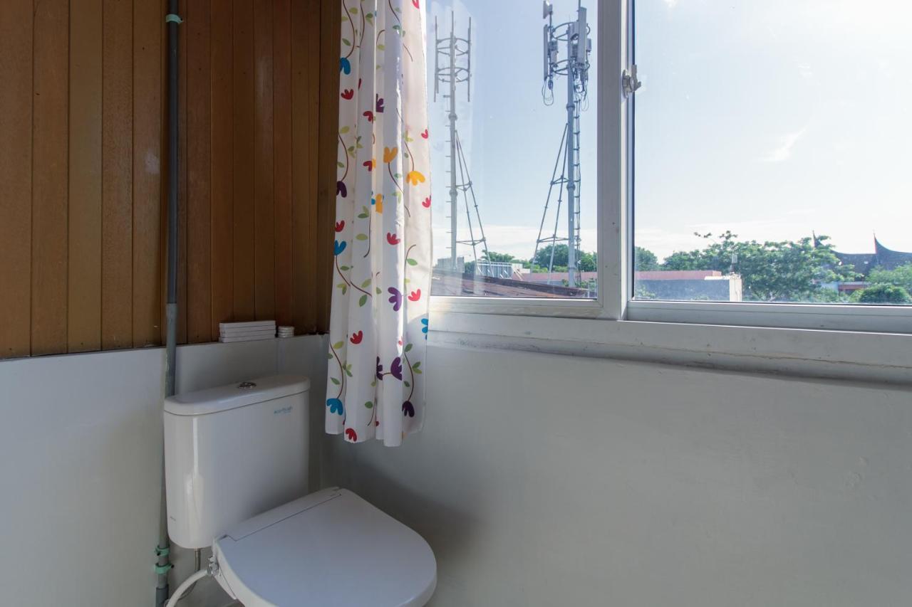Hotel RedDoorz near Jalan Sudirman Padang Zewnętrze zdjęcie