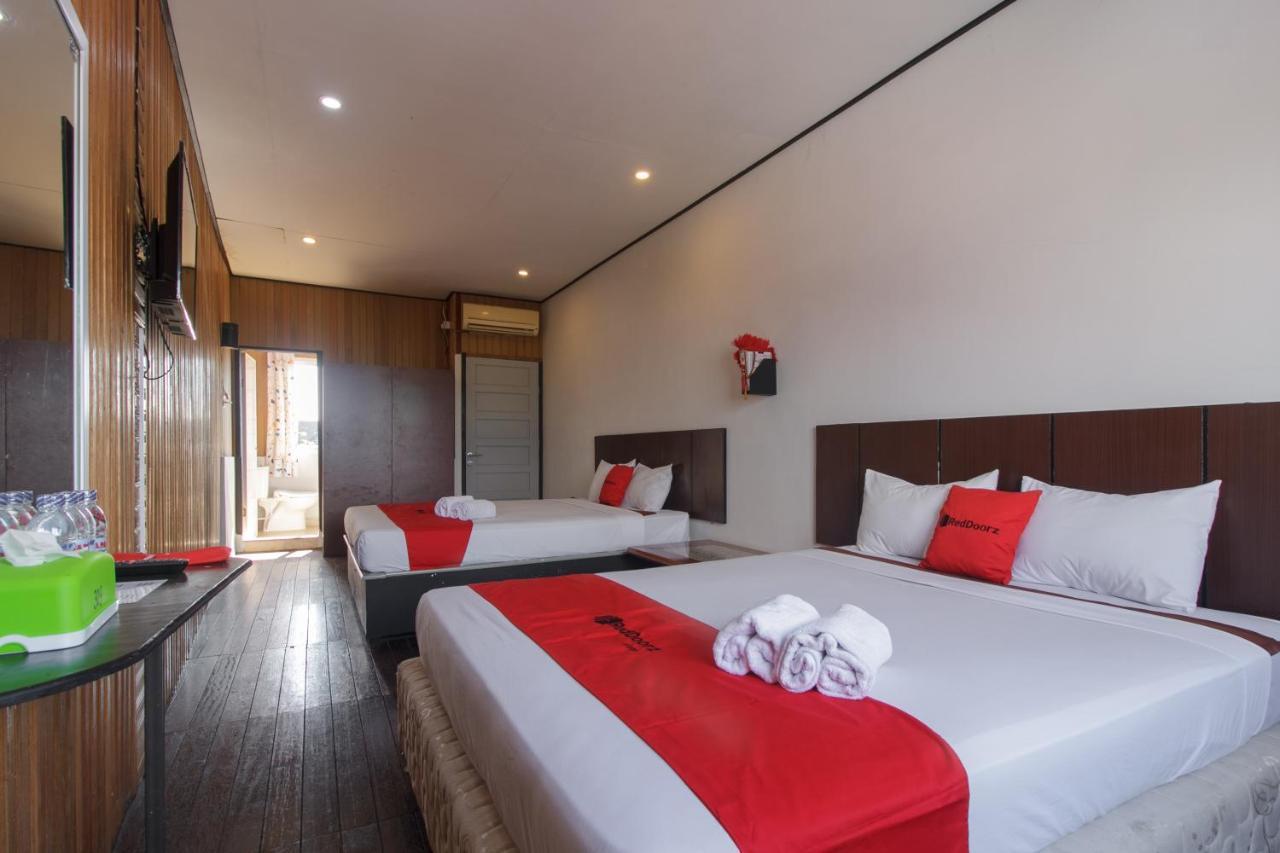 Hotel RedDoorz near Jalan Sudirman Padang Zewnętrze zdjęcie