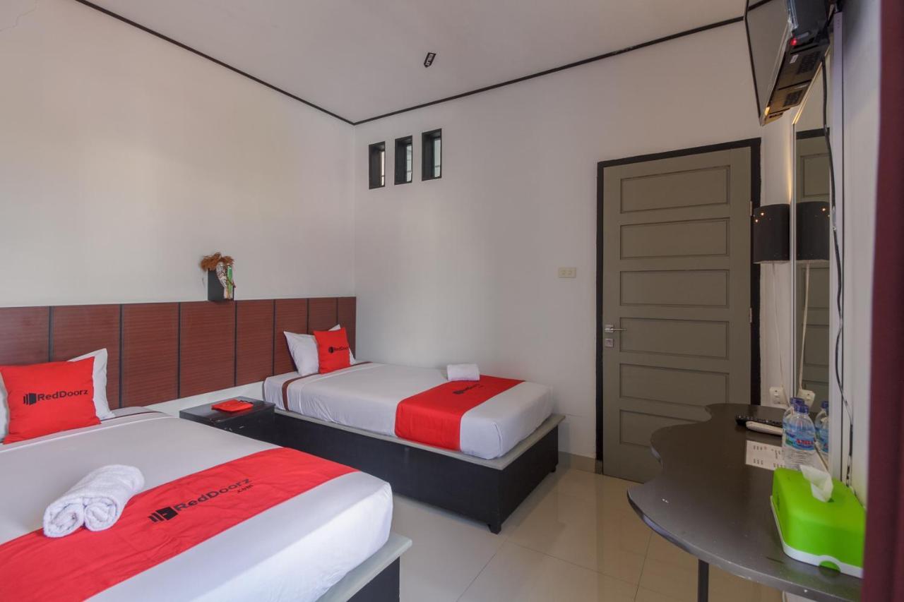 Hotel RedDoorz near Jalan Sudirman Padang Zewnętrze zdjęcie