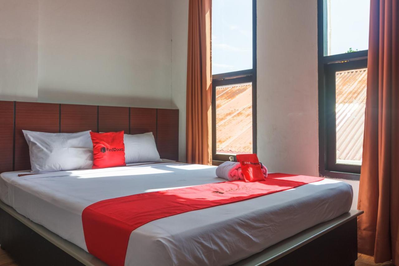 Hotel RedDoorz near Jalan Sudirman Padang Zewnętrze zdjęcie